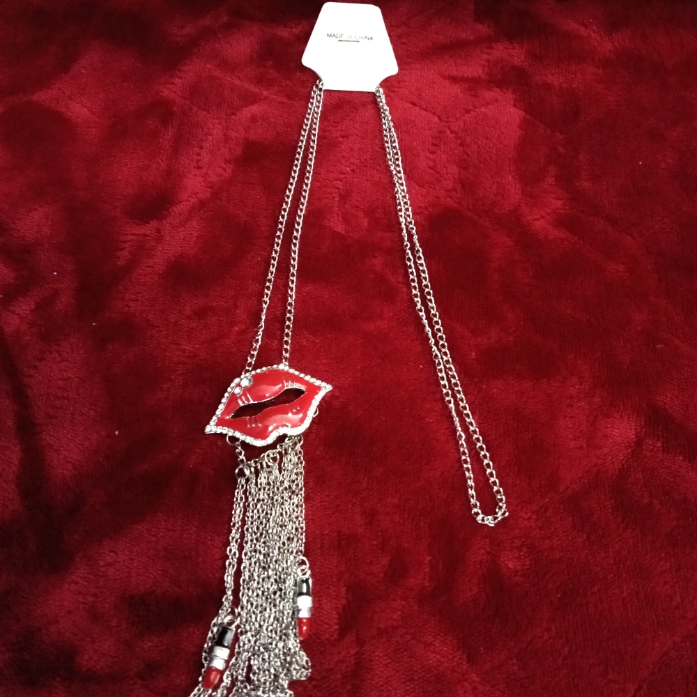 💜Red Lip dangle necklace